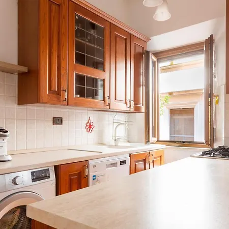 Elegant & Quiet Next To Colosseo