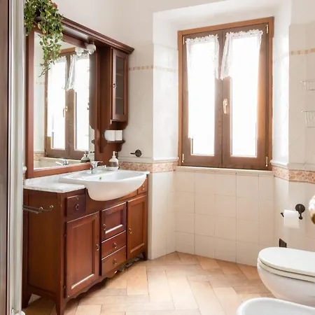 Elegant & Quiet Next To Colosseo דירה